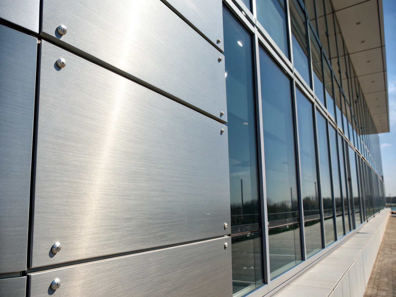 Placare orizontală din casete de zinc-titan Zintek cu prindere ascunsă